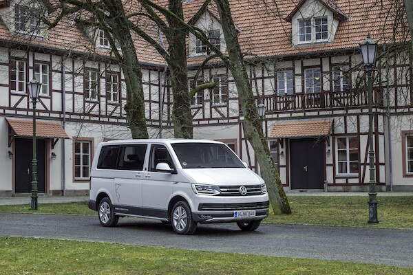 Volkswagen T3 California i Multivan syncro - dwa kultowe youngtimery gośćmi VW Bus Festival 2023